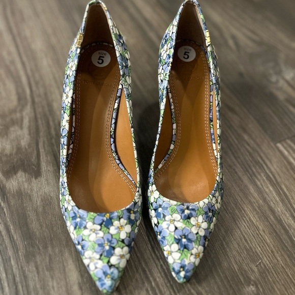 Tory Burch Shoes - Tory Burch Penelope Pointy Toed Daisy Pattern Kitten Heel, size 5